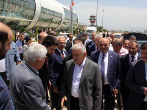Yıldırım’ın Tokalaşması 1 Saat 8 Dakika Sürdü