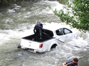 Trabzon’da Araba Dereye Uçtu: 1 Ölü, 2 Yaralı
