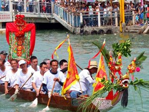 Hong Kong’da Ejderhalı Tekne Festivali Heyecanı