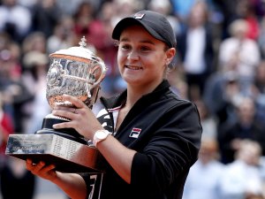 Fransa Açık’ta Kadınlarda Şampiyon Ashleigh Barty