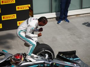 Mercedes-amg Petronas İle Hamilton Birinci Oldu