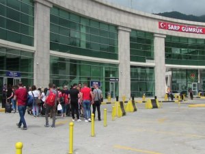 Bayramda Sarp Sınır Kapısını 231 Bin 139 Kişi Kullandı