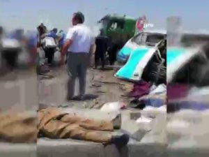 Mısır’da 2 Minibüs Çarpıştı: 14 Ölü, 8 Yaralı