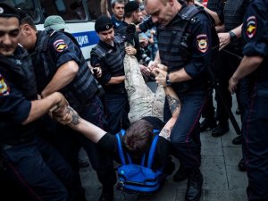 Rus Gazeteci Protestosu Kremlin’e Sıçradı