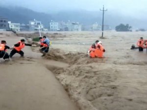 Sel, Çin’i Yıkıp Geçmeye Devam Ediyor: 49 Ölü