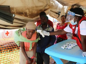 Uganda’ya Ebola Taşıyan Aileden Bir Kişi Daha Öldü