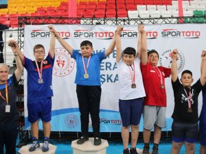 Küçük Minikler Serbest Güreş Şampiyonası Sona Erdi