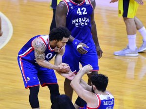 Anadolu Efes, Fenerbahçe Karşısında Bu Sezon 6. Kez Kazandı