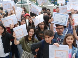 Öğrencileri Davul Zurnayla Uğurladılar, Arkalarından Su Döktüler