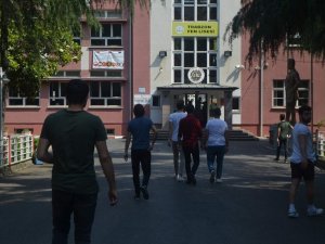 Sınava Geç Kaldılar, İçeri Alınmadılar