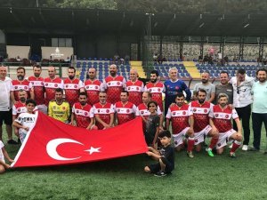 Türkiye-iran Veteranlar Maçını Dostluk Kazandı