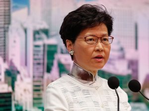 Hong Kong Lideri Halktan Özür Diledi