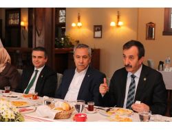 Arınç, Bursa Barosu Yönetim Kurulu Üyeleriyle Bir Araya Geldi