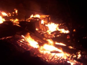 Artvin’in Yusufeli İlçesi Dokumacılar Köyünde Yangın