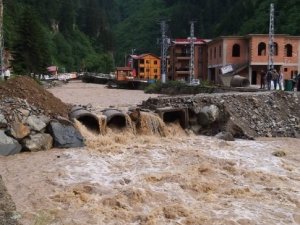 Trabzon’da Etkili Olan Yağmur Uzungöl’ü De Olumsuz Etkiledi