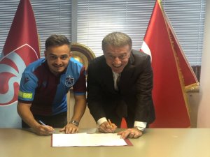 Trabzonspor, Yusuf Sarı İle 3 Yıllık Sözleşme İmzaladı 