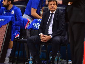 Ergin Ataman Parkeye Yine Kulaklıkla Çıktı