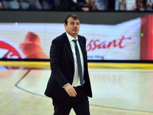 Ergin Ataman: “Gerçekleri Tarih Yazar, Tarihi De Ailemizle Biz Şampiyon Olarak Yazacağız” 