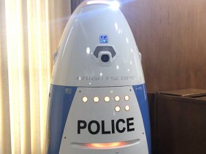 Abd’de Yumurta Şeklindeki Robot Polis Devriye Gezdi