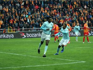 Başakşehir, Adebayor’a Teşekkür Etti
