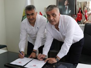 Akhisarspor, Teknik Direktör Mehmet Altıparmak İle Sözleşme İmzaladı 