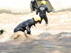 Trabzon’un Araklı İlçesinde Selde Kaybolan 3 Kişiyi Arama Çalışmaları 3. Günde De Devam Ediyor