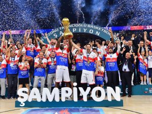 Şampiyon Anadolu Efes Kupasını Aldı
