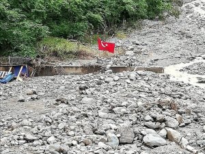 Çamlıktepeli Gençlerin Türk Bayrağına Saygısı Duygulandırdı