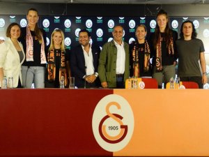 Galatasaray Kadın Voleybol Takımı’ndan 4 İmza