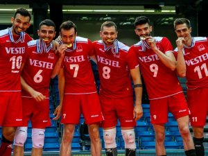 Milliler, Kupa Ve Madalyalarını Aldı