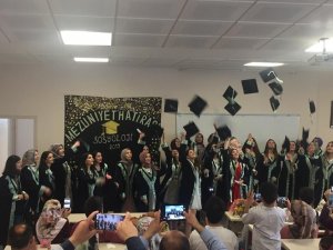 Fakültenin İlk Mezunları Kadın Öğrenciler Oldu