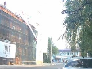 Rusya’da Sac Levhayla Birlikte Zemine Düşen İşçi Öldü