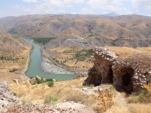 Tarihi Palu’ya Fotoğrafçı Akını