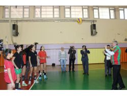 Binali Yıldırım, Bayan Voleybolcularla Voleybol Oynadı