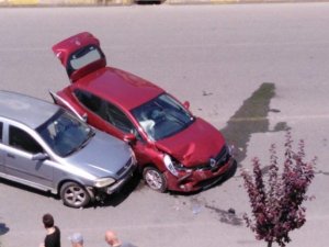 Ordu’da İki Araç Kafa Kafaya Çarpıştı: 4 Yaralı
