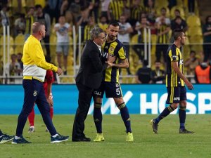 Fenerbahçe Mehmet Topal İle Yollarını Ayırdı