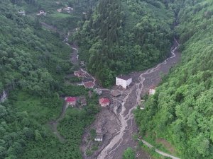 Trabzon’daki Selde 11 Bina Yıkıldı, 14 Bina Ağır Hasar Gördü