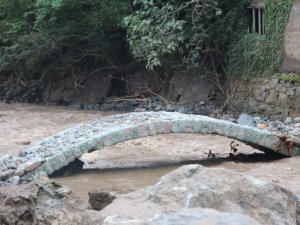 Araklı’daki Sel Her Yeri Yıktı, Bir Tek O Ayakta Kaldı