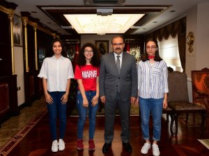 Trabzon Valisi Ustaoğlu, Lgs Şampiyonlarını Ödüllendirdi