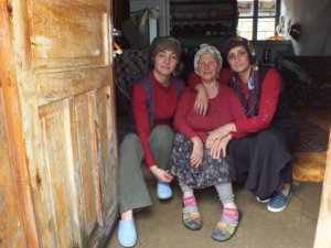 Kürtün’de Yalnız Yaşayan Yaşlılara Devletin Şefkat Eli Değdi