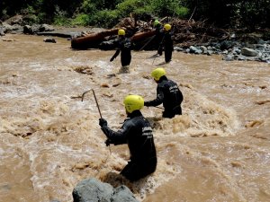 Selde Kaybolan 2 Kişiyi Arama Çalışmaları Sürüyor