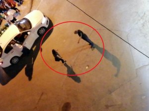 Şiddet Gördüğü Şahıstan Kaçarken Yardımına Mahalleli Yetişti