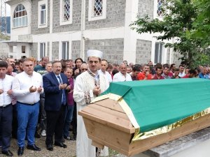 Giresun’da 5 Gün Önce Serinlemek İçin Girdiği Denizde Kaybolan Müzik Öğretmeni Selim Balcı Toprağa Verildi