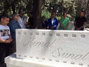 Kemal Sunal Vefatının 19’uncu Yılında Mezarı Başında Anıldı