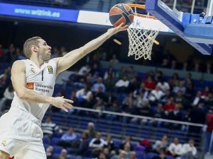 Real Madrid, Fabien Causeur İle 3 Yıllık Sözleşme Yeniledi