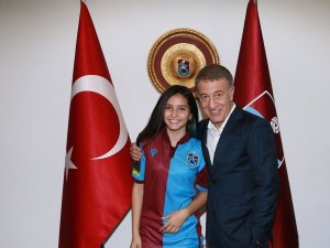Trabzonspor Başkanı Ağaoğlu, Lgs Türkiye Birincisi Çifci’ye Forma Hediye Etti
