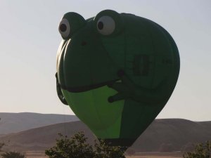 On Binlerce Kişi Görsel Şöleni İzlemek İçin Kapadokya’ya Akın Etti