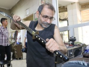 Samuray Kılıcı İle Japon Ustalara Rakip Oldu