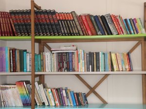 Çöplerden Topladıkları Kitaplarla Kütüphane Açtılar