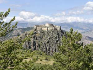 Doğu Karadeniz’in En Görkemli Kalesi Ziyaretçilerini Bekliyor